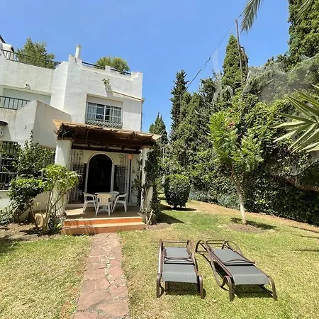 Spacious House With Private Pool Next To Golf Club Hébergement de vacances *