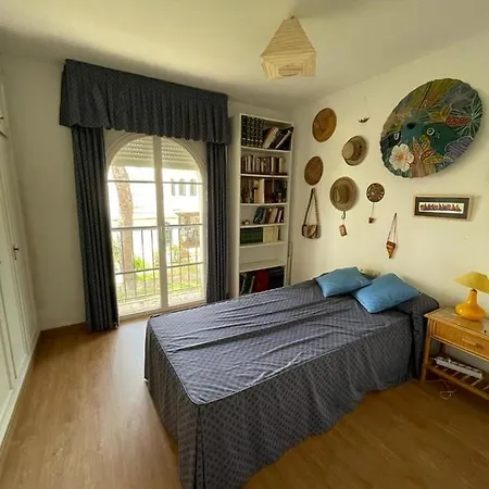 Hébergement de vacances Spacious House With Private Pool Next To Golf Club
