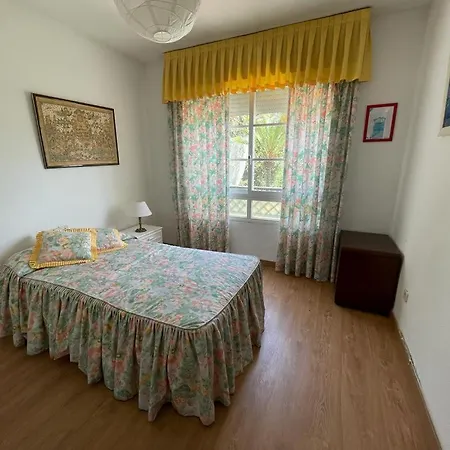 Hébergement de vacances Spacious House With Private Pool Next To Golf Club *