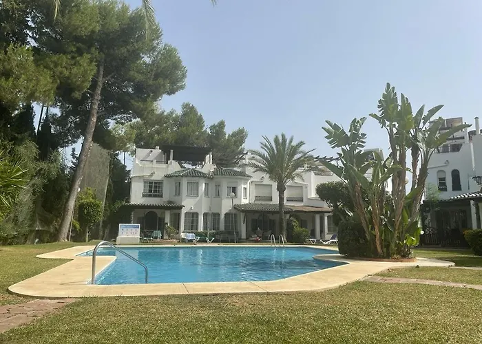 Spacious House With Private Pool Next To Golf Club Hébergement de vacances Marbellac