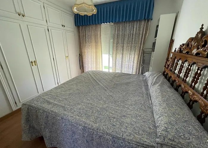 Hébergement de vacances Spacious House With Private Pool Next To Golf Club